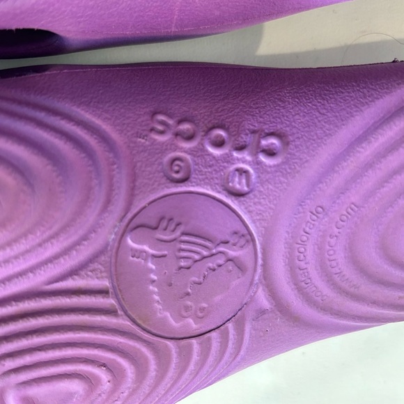 CROCS Sz 9 Almost Barefoot Slip On Flip Flop Slides Comfort Sole Sandals Shoes - Picture 8 of 9